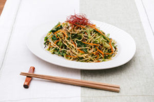 糖質制限に最適で超簡単な糖質ゼロ麺 in 野菜炒めレシピ