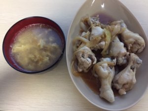 糖質制限に最適で簡単な骨付きチキン/手羽先と玉ねぎ炒めレシピ