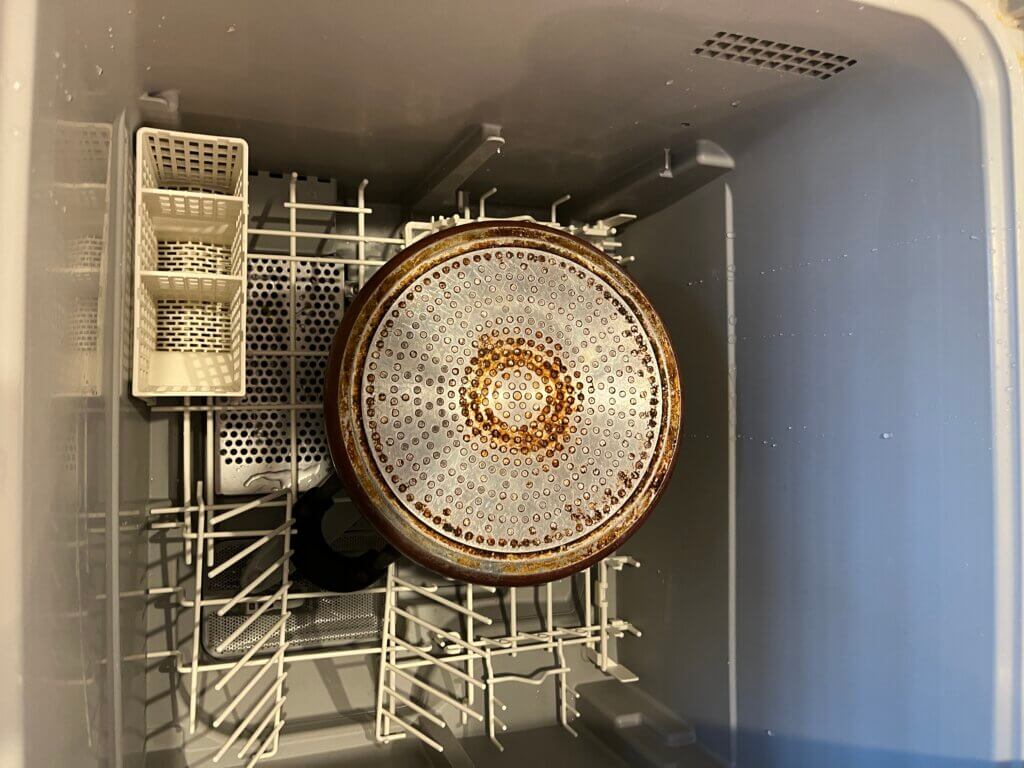 大型鍋を入れても余裕がある庫内