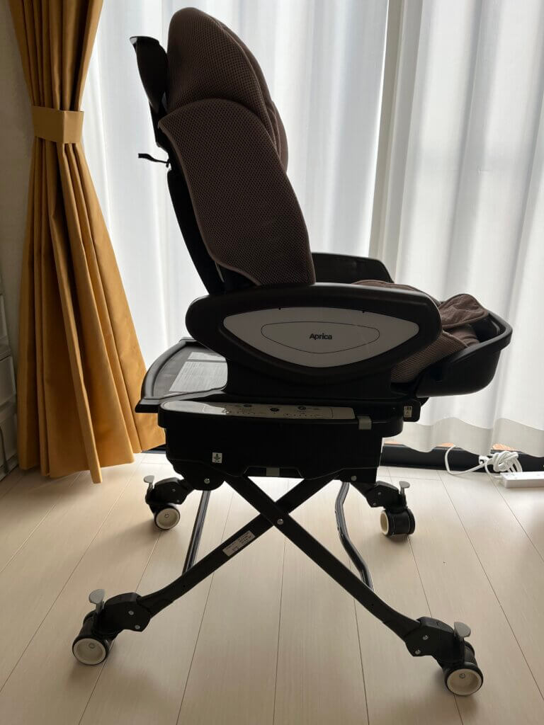 ユラリズムAUTO 背もたれ高い状態(ハイチェア用途)