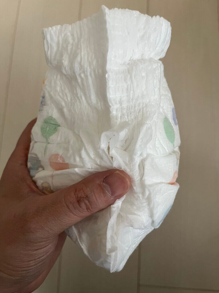 メリーズ パンツ Mサイズ 横から見た厚み