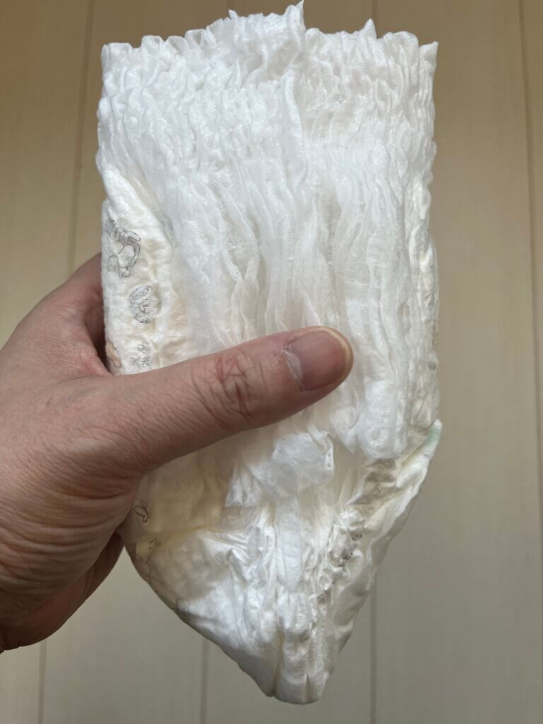 グーン パンツ Mサイズ 横から見た厚み